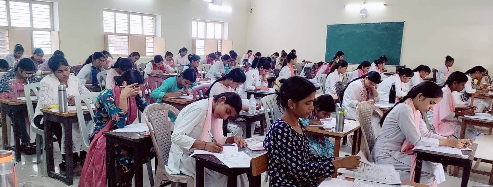 नशा मुक्ति सप्ताह के तहत निबंध प्रतियोगिता आयोजित
