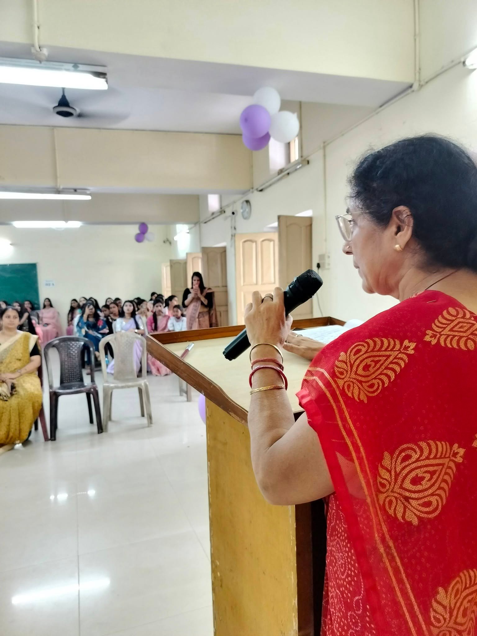 आर्य महिला स्नातकोत्तर महाविद्यालय, शाहजहाँपुर में आशीर्वाद एवं विदाई समारोह संपन्न