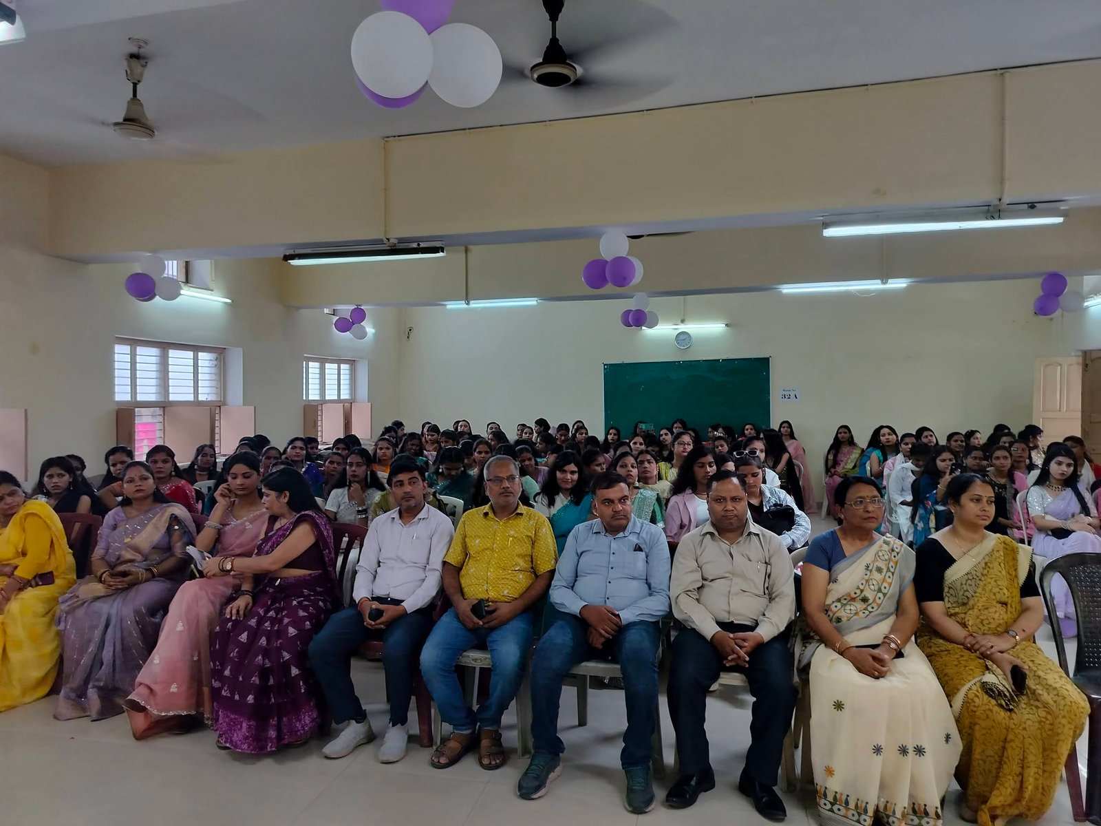 आर्य महिला स्नातकोत्तर महाविद्यालय, शाहजहाँपुर में आशीर्वाद एवं विदाई समारोह संपन्न