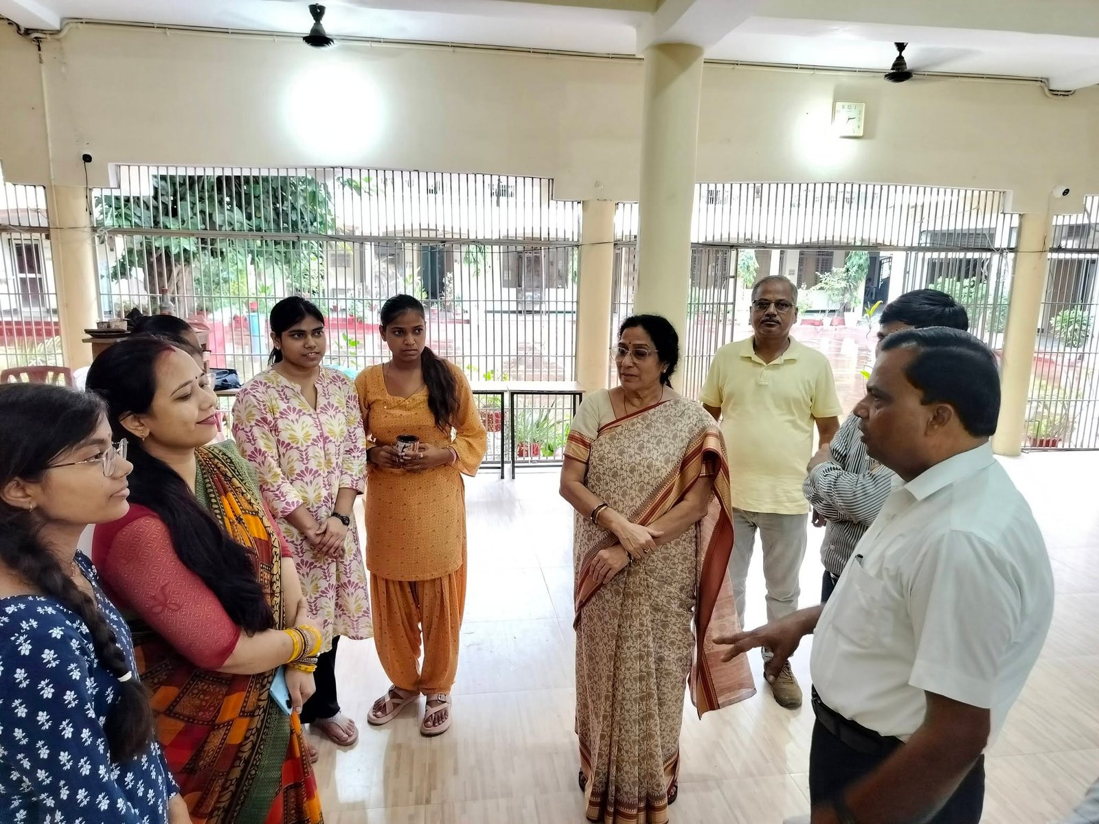 आर्य महिला स्नातकोत्तर महाविद्यालय, शाहजहाँपुर में महोदय प्रो कमलेश गौतम जी, अधिष्ठाता छात्र कल्याण, स्वामी शुकदेवानंद विश्वविद्यालय, शाहजहांपुर का गरिमामय आगमन