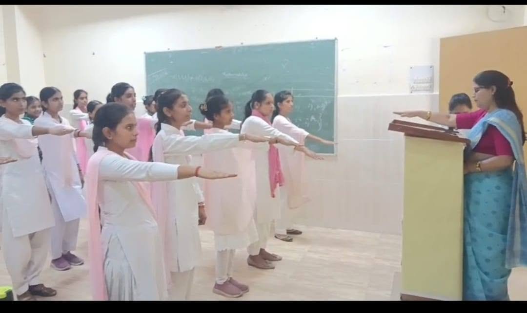 आर्य महिला स्नातकोत्तर महाविद्यालय में नशा मुक्ति शपथ एवं निबंध कार्यक्रम आयोजित
