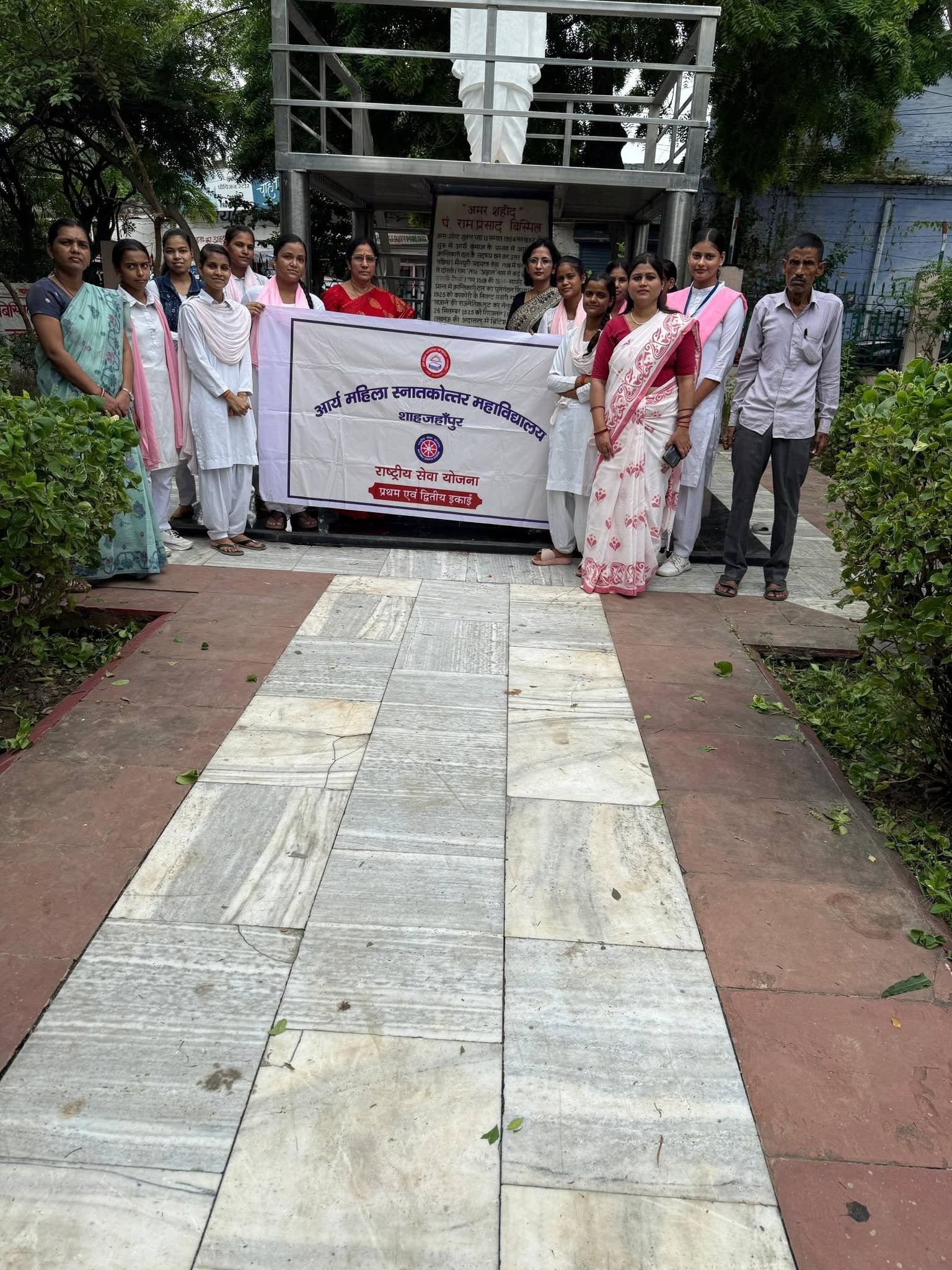 हर घर तिरंगा अभियान के तहत शहीद राम प्रसाद बिस्मिल को श्रद्धांजलि एवं स्वच्छता कार्यक्रम आयोजित