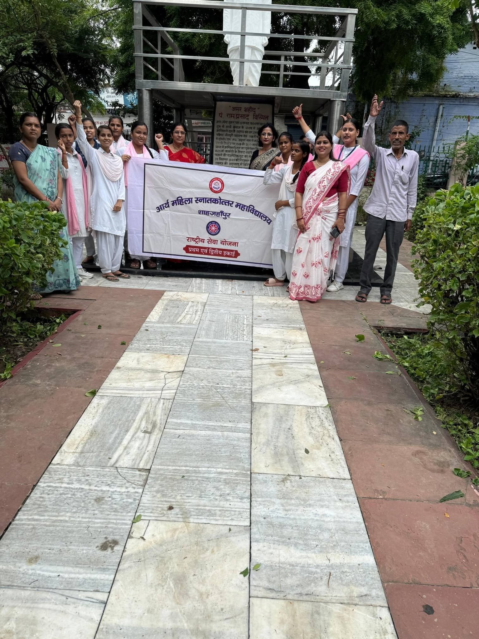 हर घर तिरंगा अभियान के तहत शहीद राम प्रसाद बिस्मिल को श्रद्धांजलि एवं स्वच्छता कार्यक्रम आयोजित