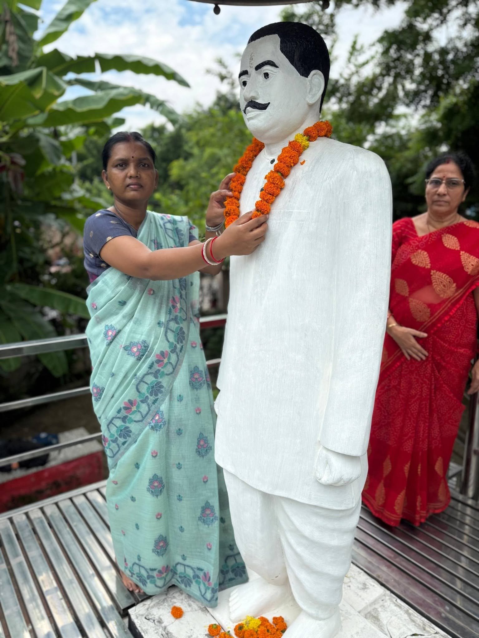 हर घर तिरंगा अभियान के तहत शहीद राम प्रसाद बिस्मिल को श्रद्धांजलि एवं स्वच्छता कार्यक्रम आयोजित