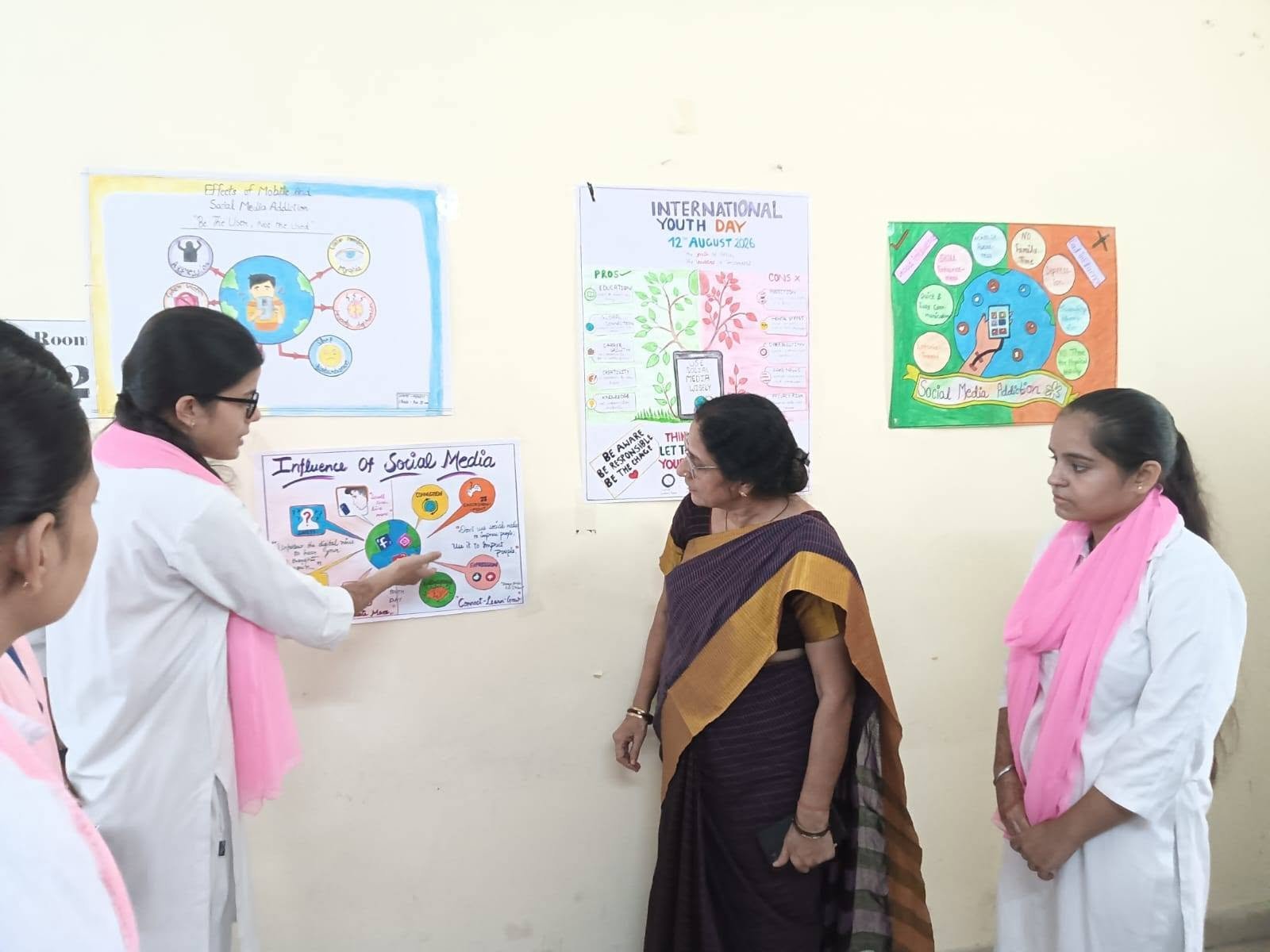 अंतरराष्ट्रीय युवा दिवस पर सोशल मीडिया के लाभ एवं हानियां विषयक भाषण और पोस्टर प्रतियोगिता आयोजित