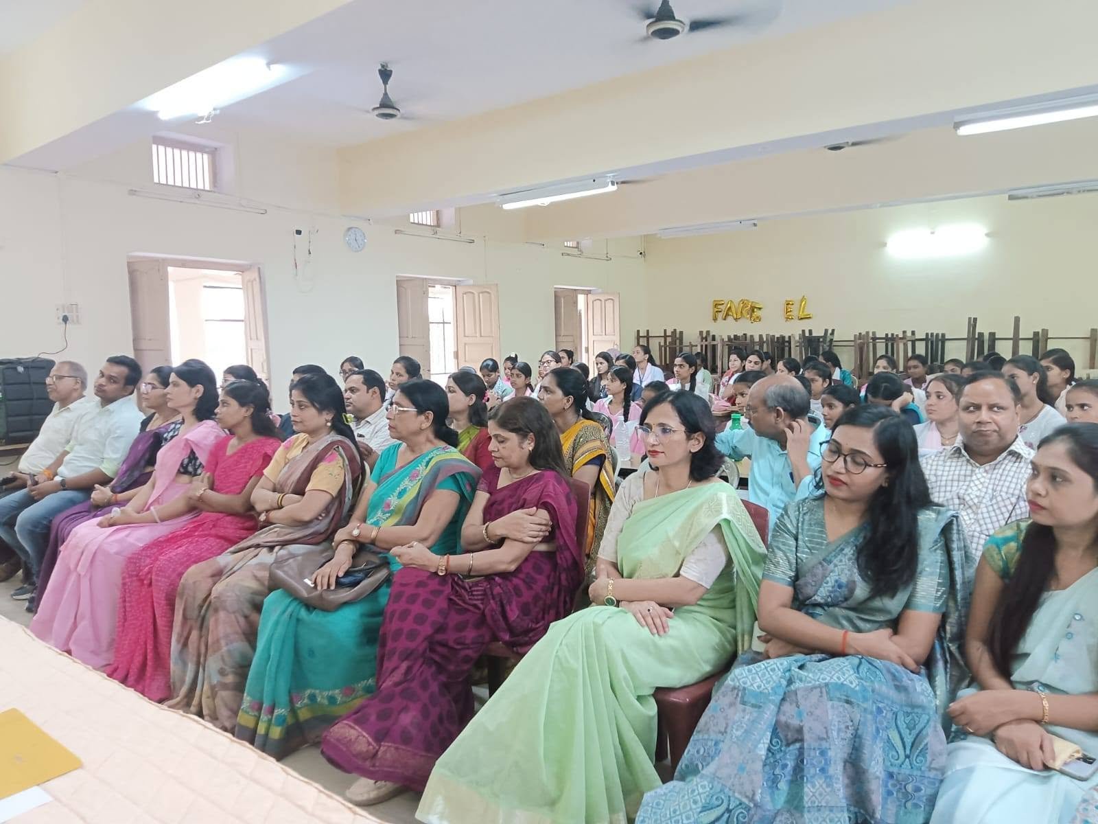 अंतरराष्ट्रीय युवा दिवस पर सोशल मीडिया के लाभ एवं हानियां विषयक भाषण और पोस्टर प्रतियोगिता आयोजित