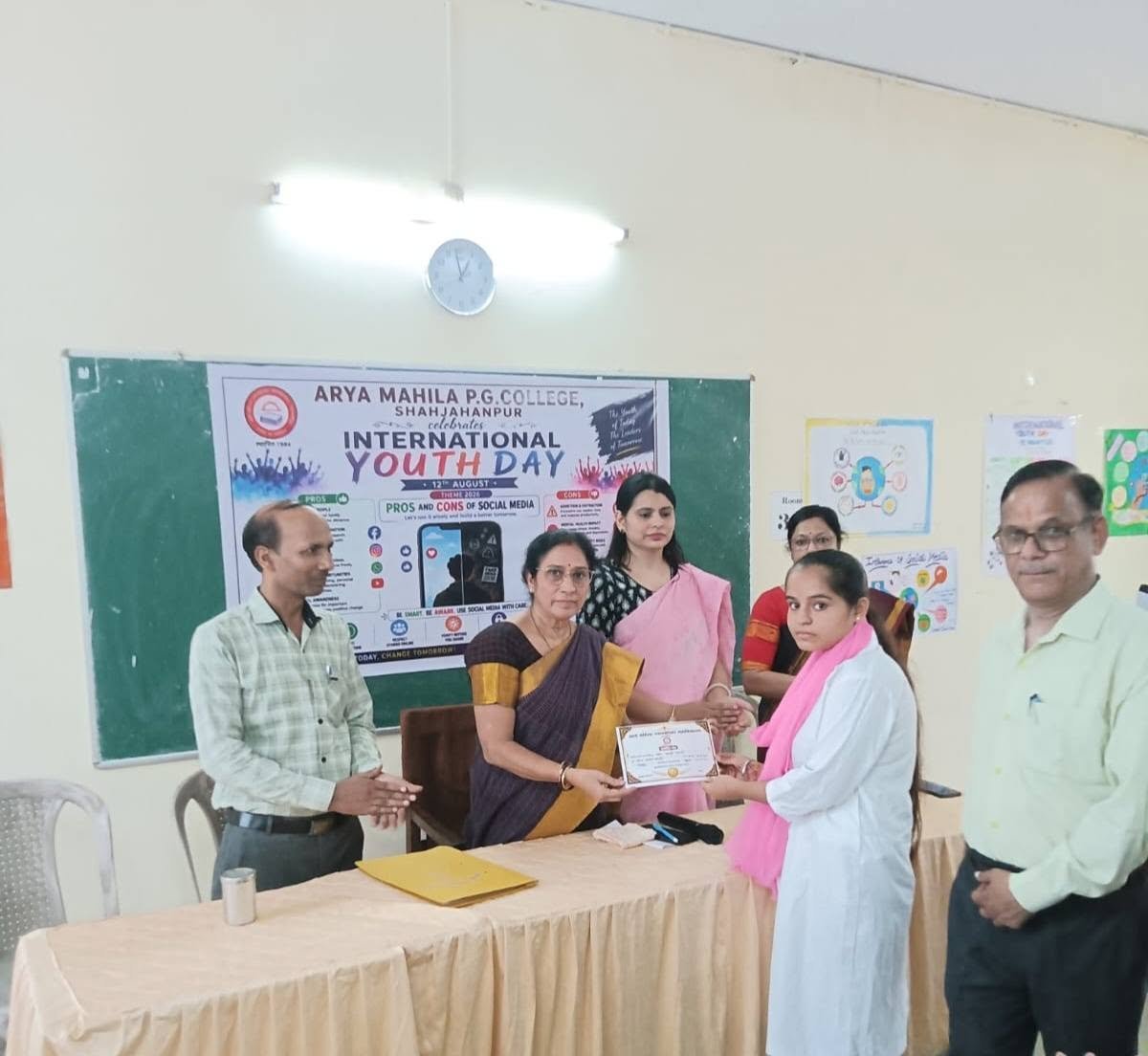 अंतरराष्ट्रीय युवा दिवस पर सोशल मीडिया के लाभ एवं हानियां विषयक भाषण और पोस्टर प्रतियोगिता आयोजित